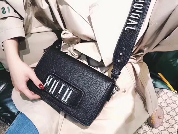 米兰milan 美国及加拿大EddieBauer门店运营商申请破产