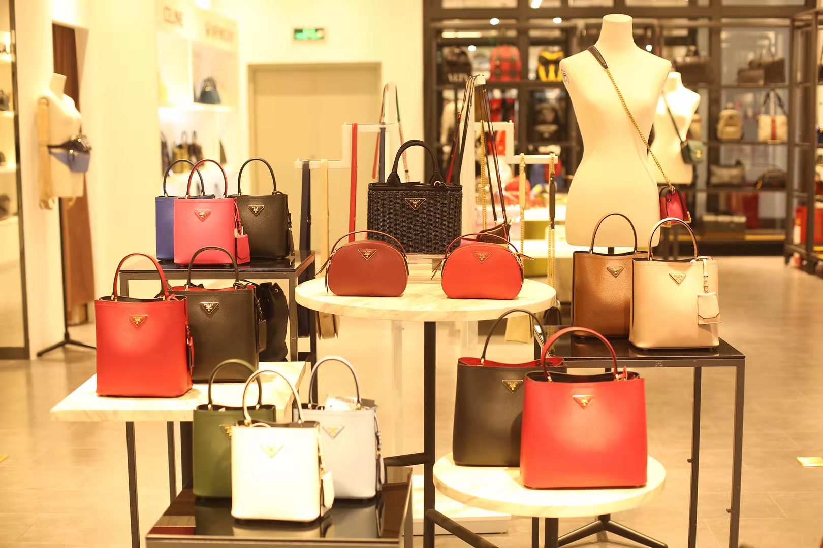 WeekendReview:Burberry中国业绩回暖;Zara上半年已关闭10家门店;Chanel全球CFO将于年底退休(图1)