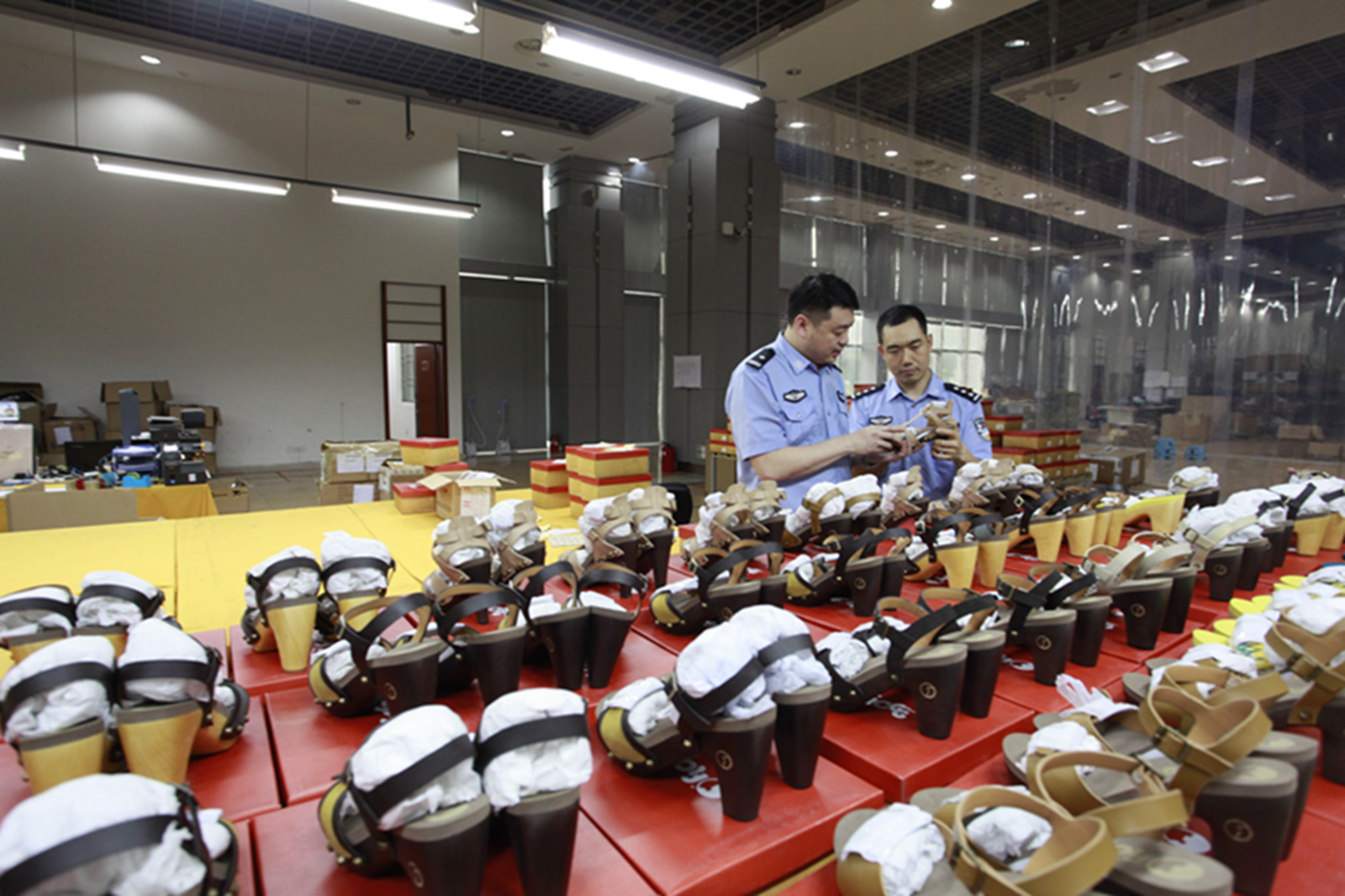 全球关税风暴冲击奢侈品行业巨头纷纷涨价应对(图1)